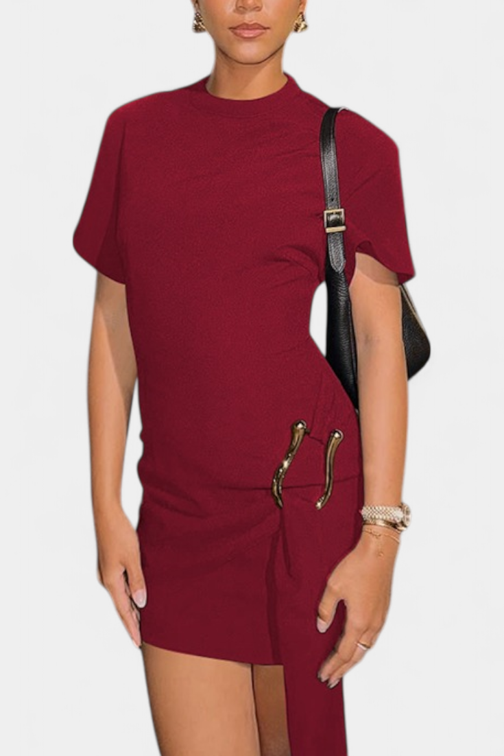 Vestido Mini Coraline con Cintura Drapada y Hebilla Dorada