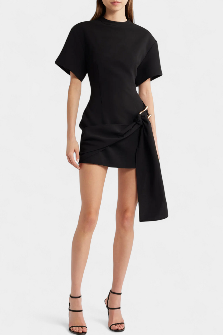 Vestido Mini Coraline con Cintura Drapada y Hebilla Dorada