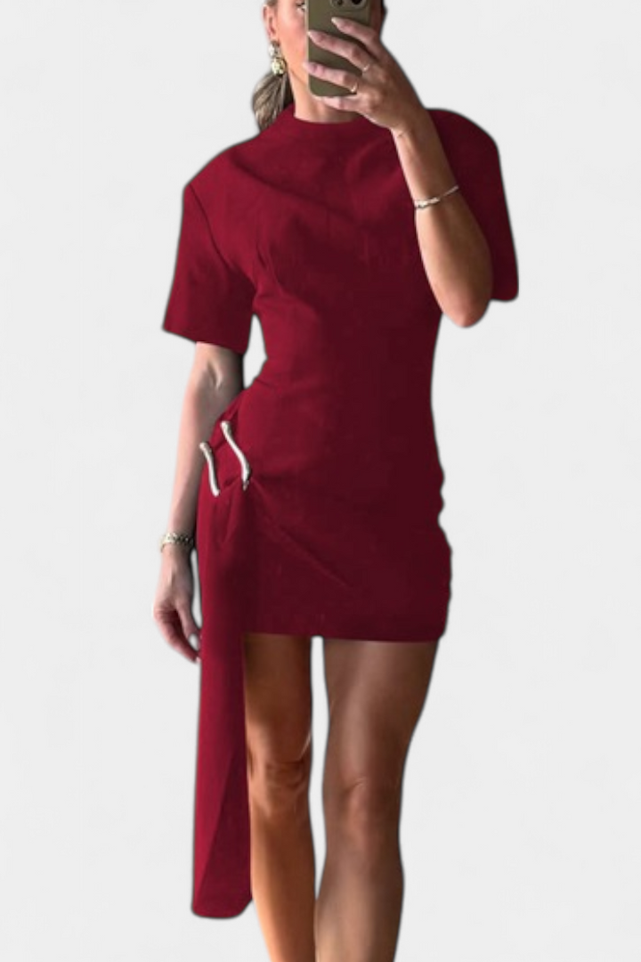 Vestido Mini Coraline con Cintura Drapada y Hebilla Dorada