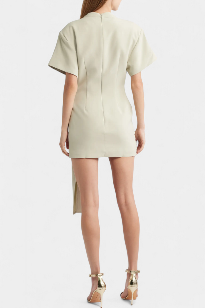 Vestido Mini Coraline con Cintura Drapada y Hebilla Dorada